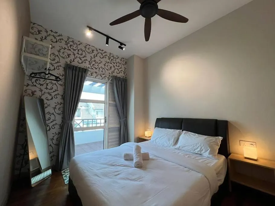 Karpalsinghdrive Seaside Georgetown 4R3B3P 15Pax Villa